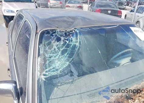 1991 Lincoln Town Car Executive z USA, uszkodzony, nr VIN 1LNCM81W9MY732357